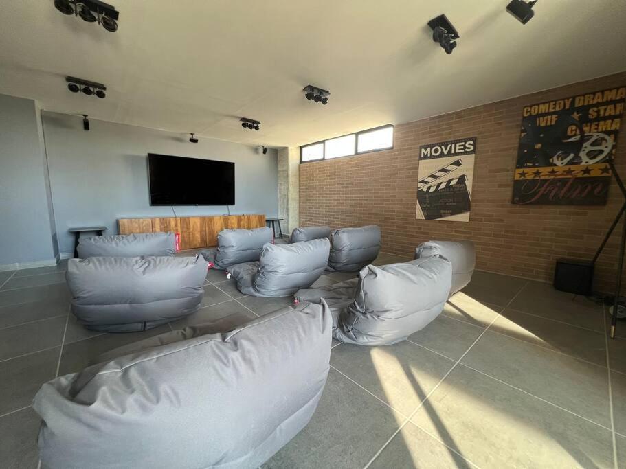 グアダラハラDepa Boho Al Sur Pet Friendly Piscina Gym Sala De Cineアパートメント エクステリア 写真